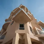 Beautiful Beachfront Apt W/ Sea Views & Parking By Sea N\' Rent