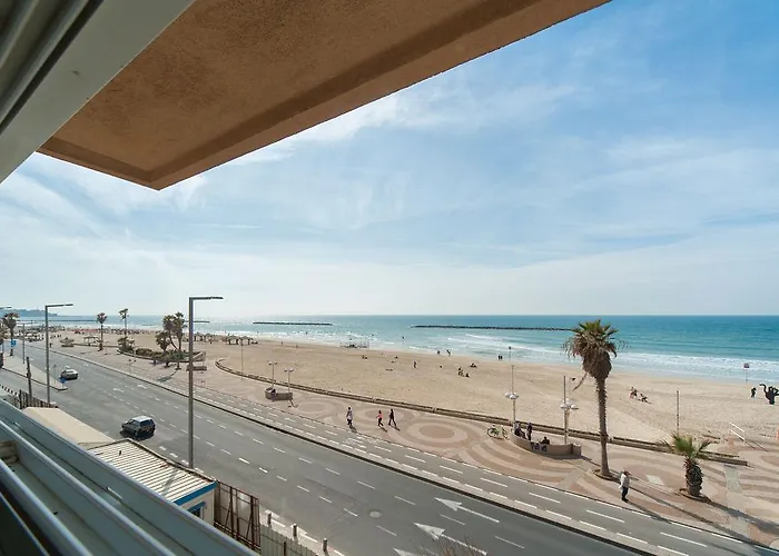 Beautiful Beachfront Apt W/ Sea Views & Parking By Sea N\' Rent