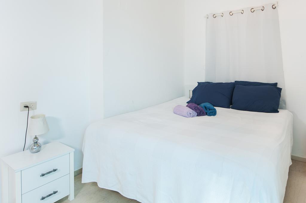 Beautiful Beachfront Apt W/ Sea Views & Parking By Sea N' Rent *