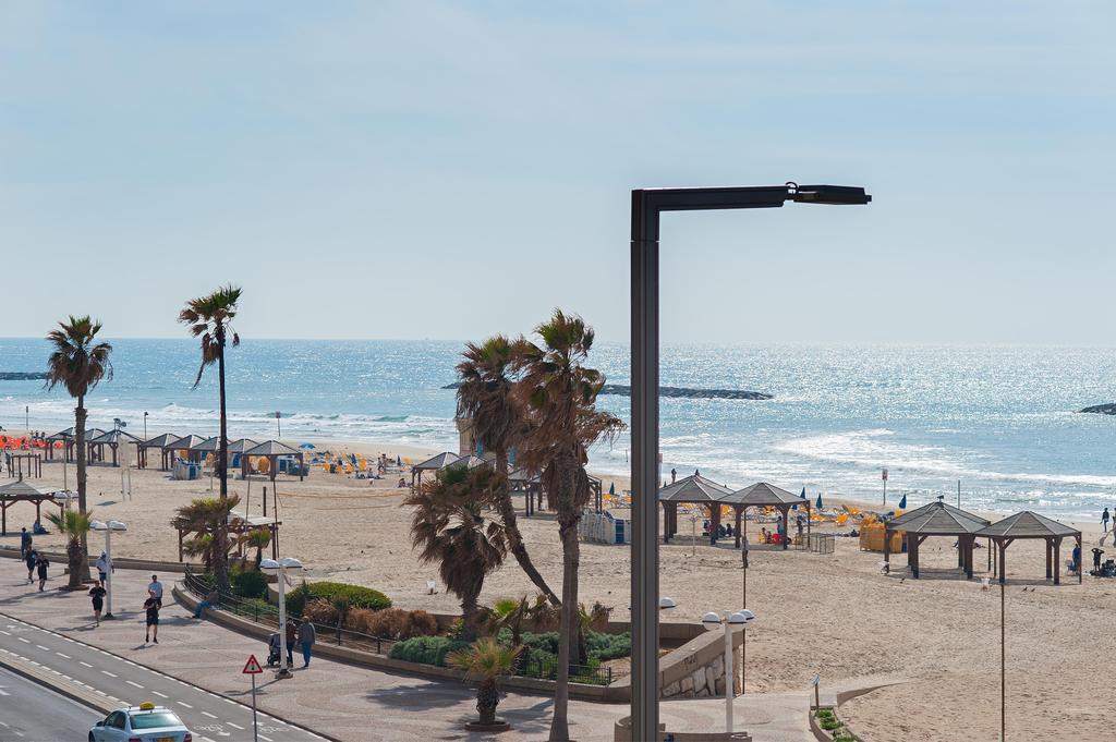 Beautiful Beachfront Apt W/ Sea Views & Parking By Sea N' Rent Tel Aviv