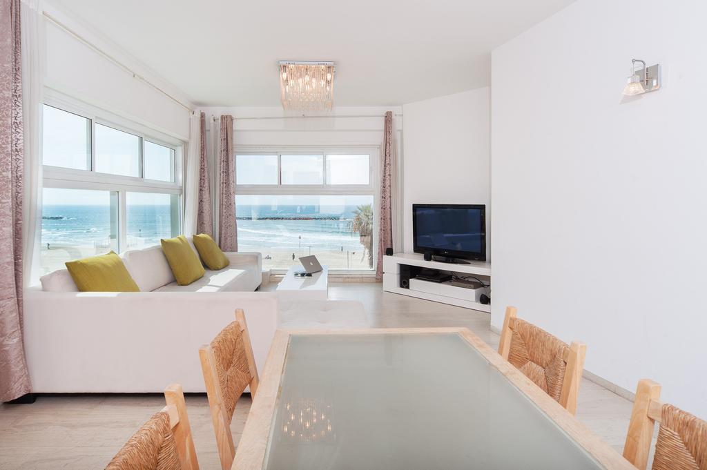 Beautiful Beachfront Apt W/ Sea Views & Parking By Sea N' Rent Tel Aviv