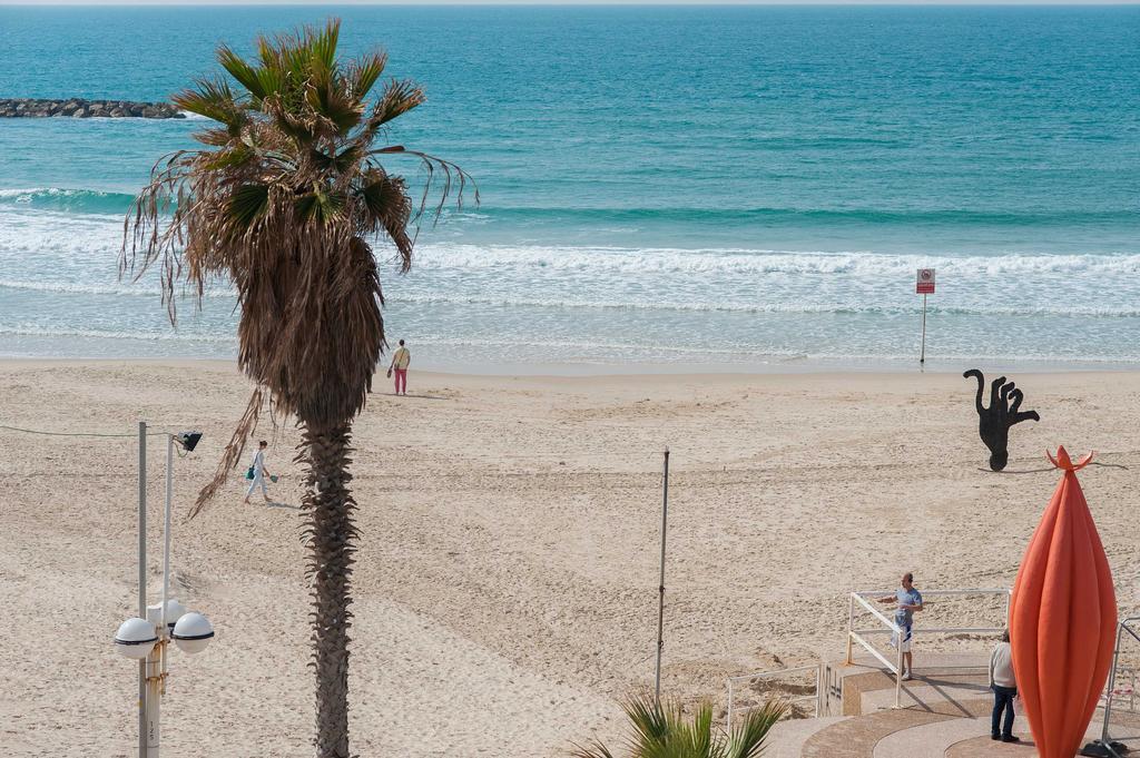 Beautiful Beachfront Apt W/ Sea Views & Parking By Sea N' Rent Apartment Tel Aviv