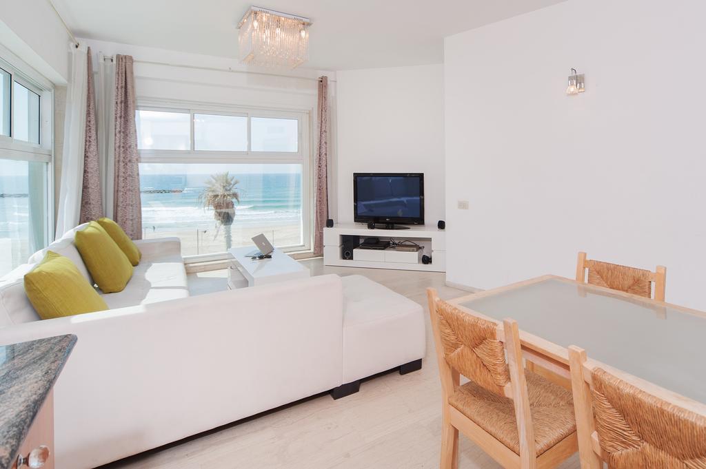 Beautiful Beachfront Apt W/ Sea Views & Parking By Sea N' Rent Apartment