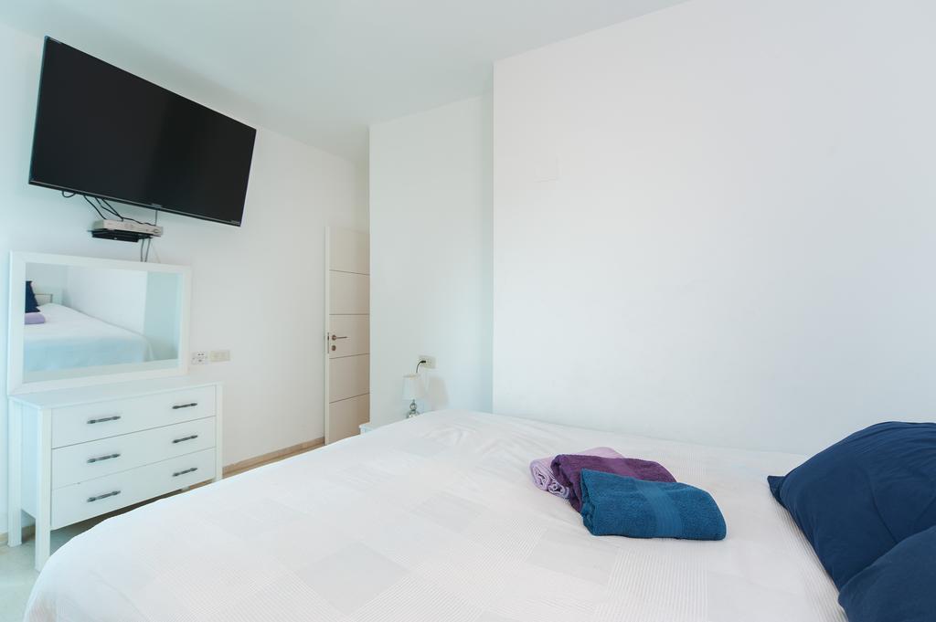 Beautiful Beachfront Apt W/ Sea Views & Parking By Sea N' Rent Apartment *