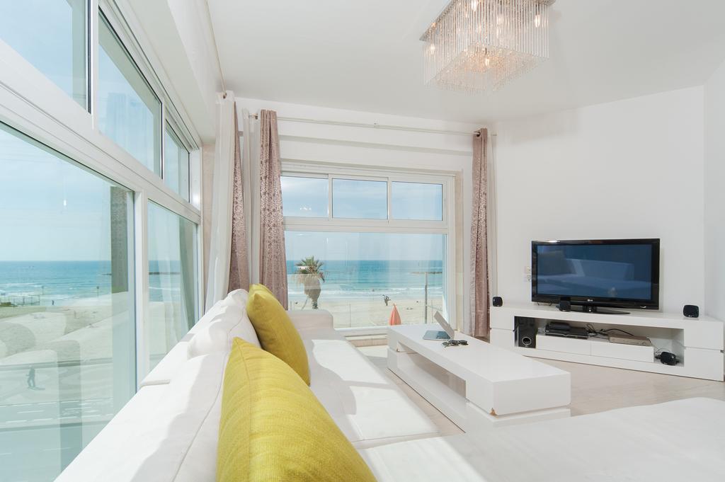 Apartment Beautiful Beachfront Apt W/ Sea Views & Parking By Sea N' Rent